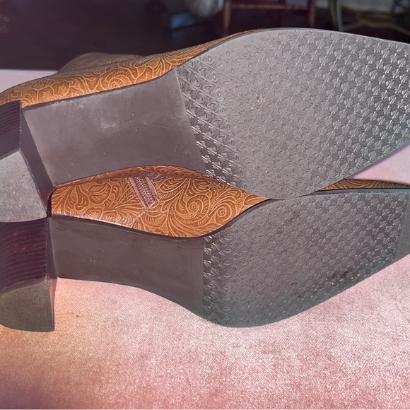 Leather Boots - Picture 6 of 9